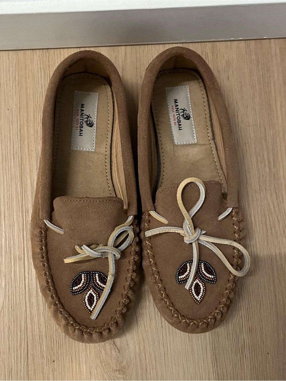Manitobah Women's Brown Leather Beaded Moccasin